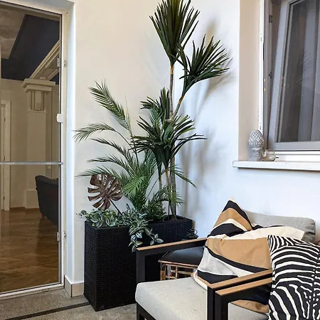 Qult - Cloud Atlas Apartment *