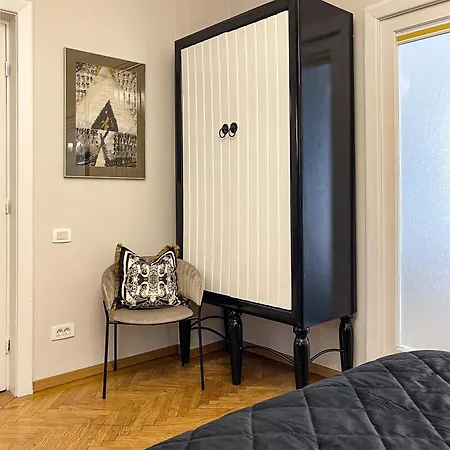 Qult - Cloud Atlas Apartment Bucharest