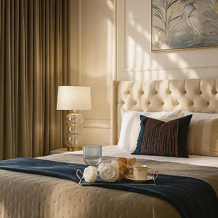 Qult - Cloud Atlas Appartement Boekarest